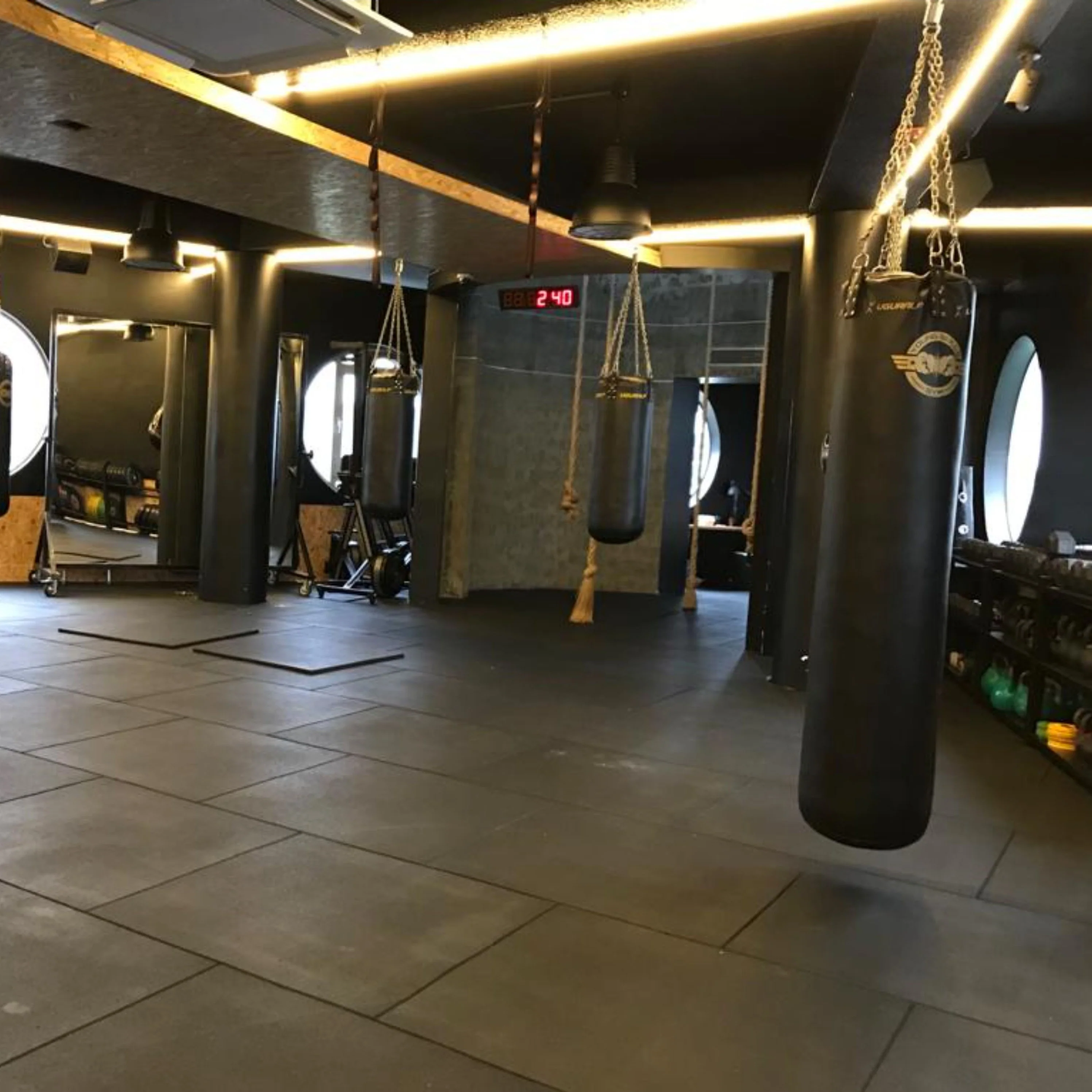 Flatline PRO Garage Gym Flooring Set – 45m² (45× 1m×1m×20mm Tiles) - Image 7