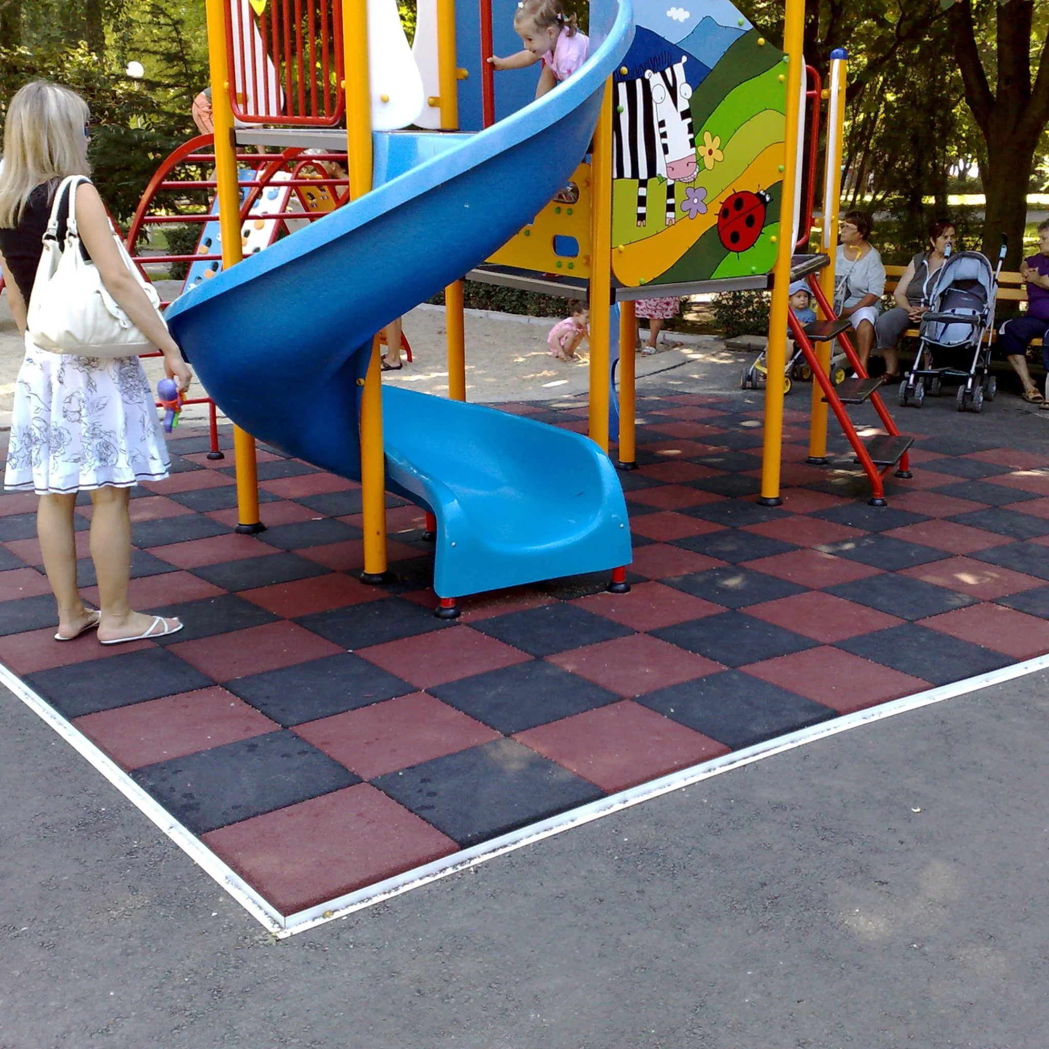 Cannons UK 50cm x 50cm x 20mm Rubber Playground Tiles (bulk discounts available) - Image 3