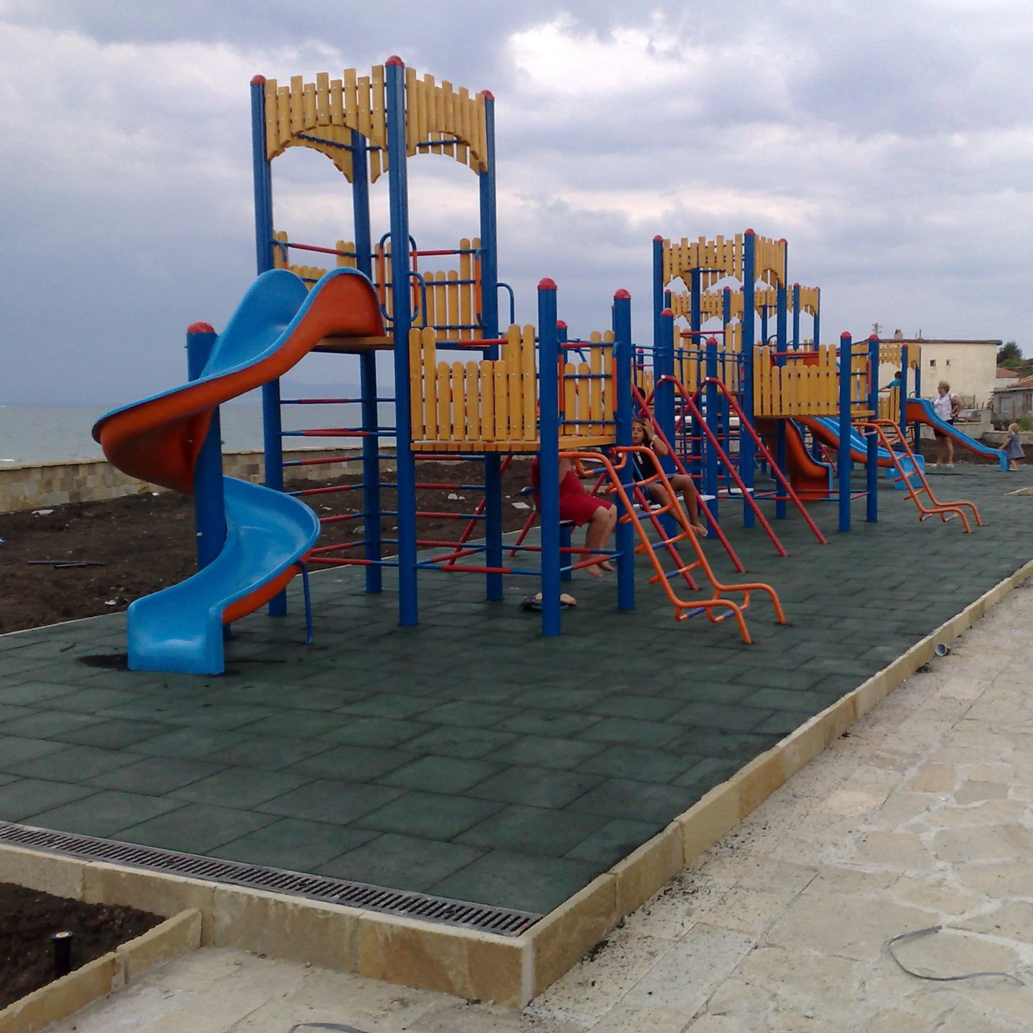 Cannons UK 50cm x 50cm x 20mm Rubber Playground Tiles (bulk discounts available) - Image 7